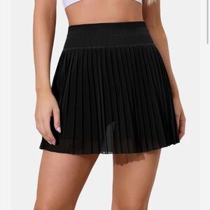 Chic Black Pleated Mini Skirt